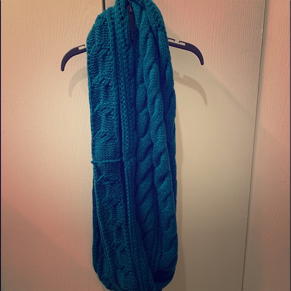 Accessories - Blue/teal infinity scarf